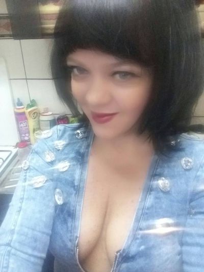 Connie Dolan - Escort Girl from San Bernardino California