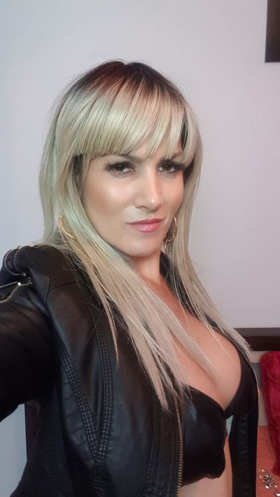 Claudia Roberts - Escort Girl from Murrieta California