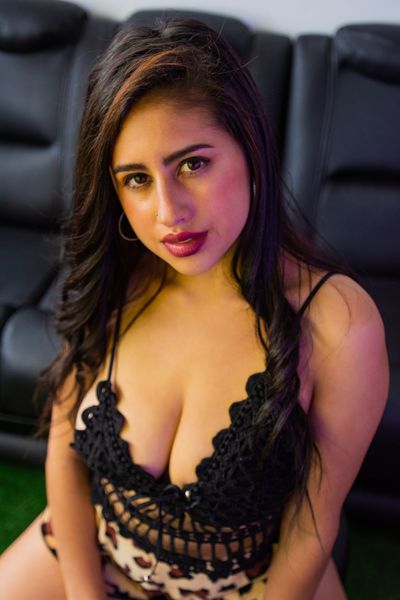 Jenny Avila - Escort Girl from Bakersfield California