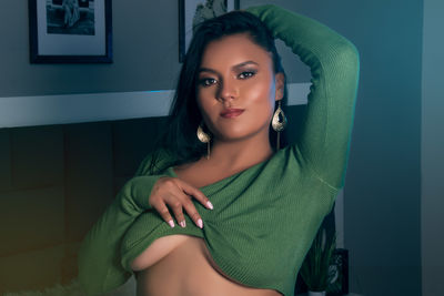 Renata De Leon - Escort Girl from Lansing Michigan