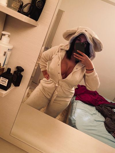 Selma Azmanni - Escort Girl from Bridgeport Connecticut