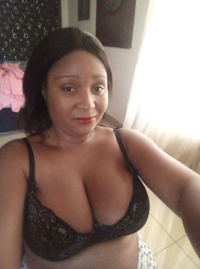 Super Busty Escort in Chicago Illinois